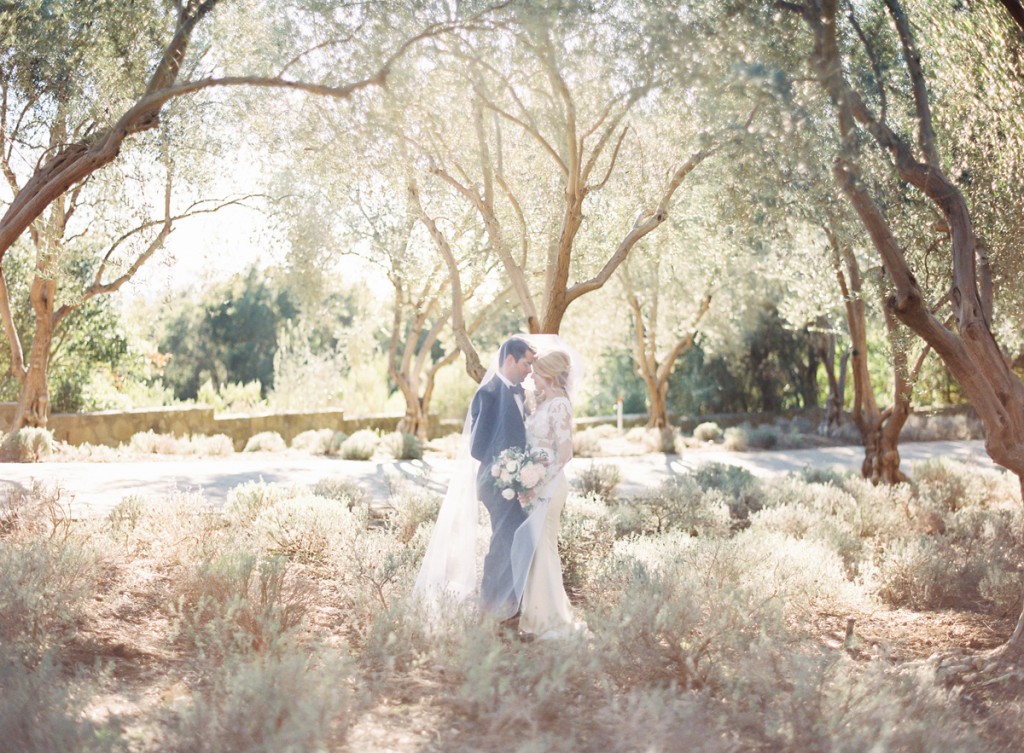 the great romance photo san ysidro ranch montecito wedding