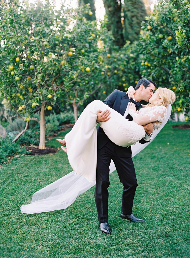 the great romance photo san ysidro ranch montecito wedding